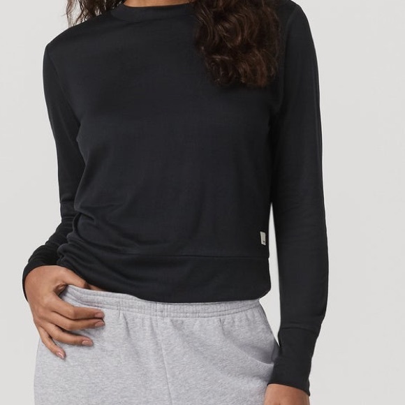 🆕 NWT Vuori Daydream Crew Black Heather Performance Top SO SOFT! Athleisure - Picture 2 of 8